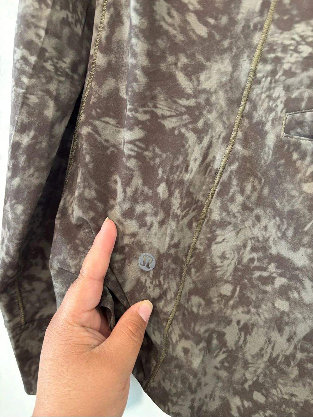 lululemon athletica zipper secure pockets